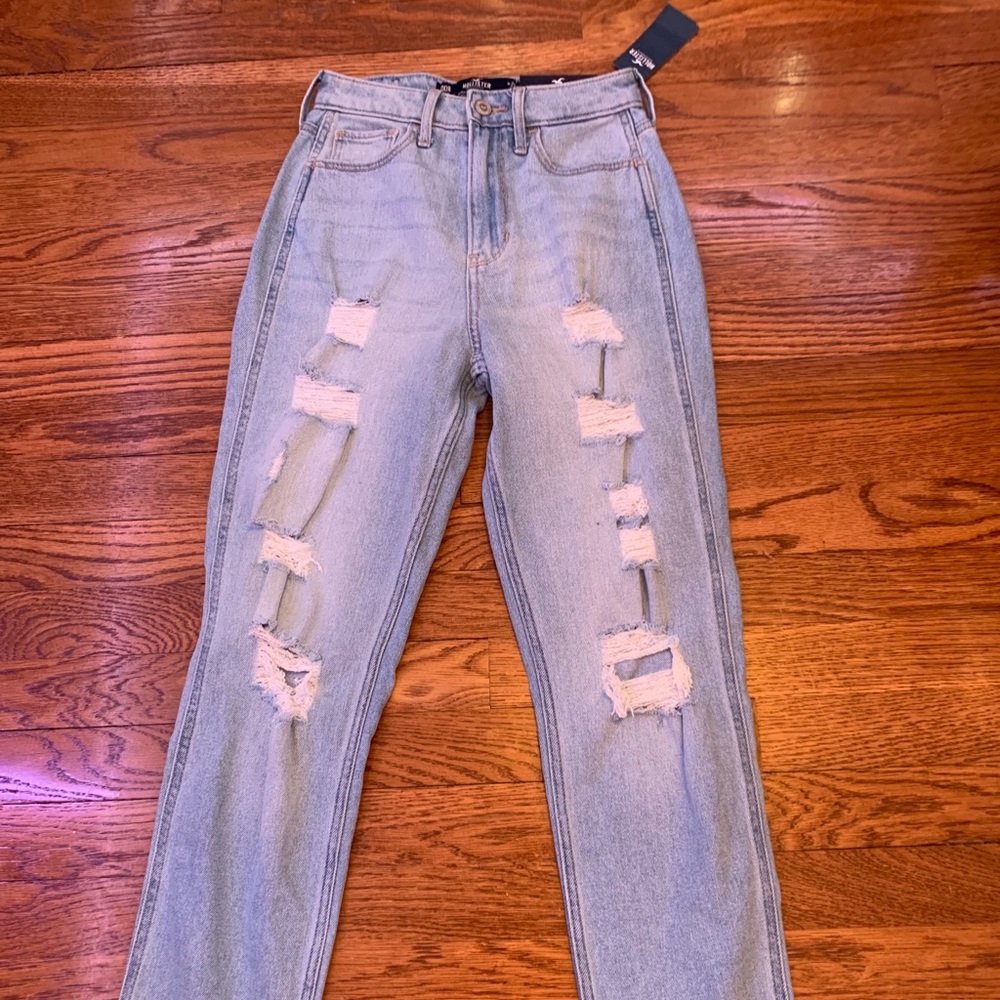 Hollister Ultra High-Rise Mom Jean